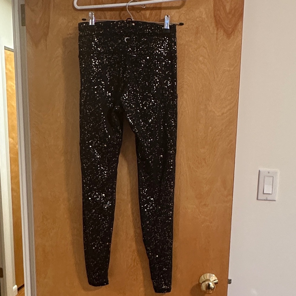 Zyia Black stay gold luxe leggings with pockets and drawstring